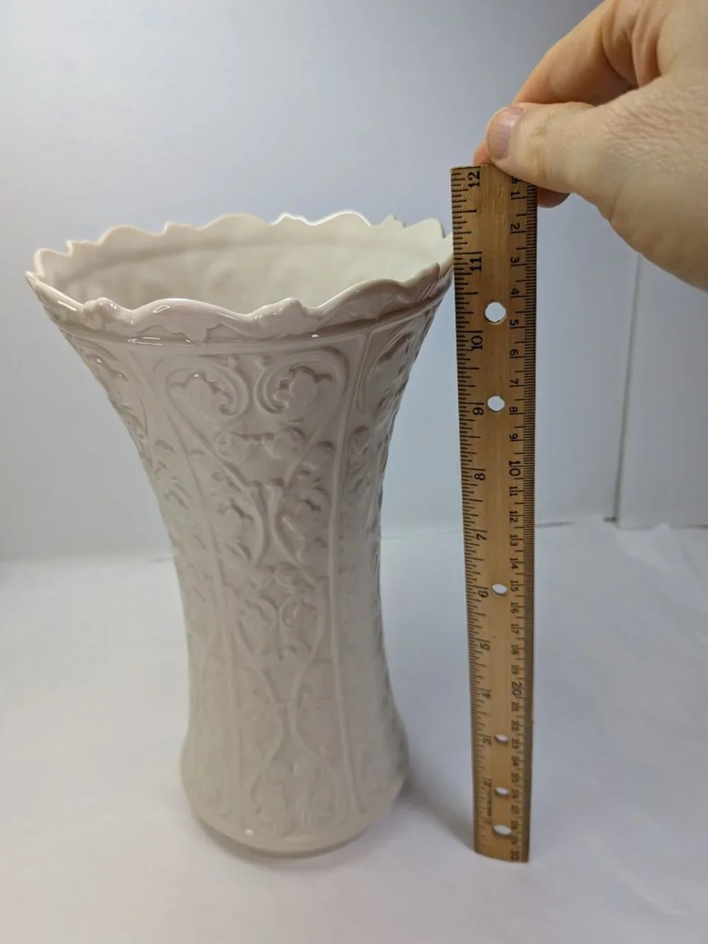Lenox VTG 11” Ivory Baroque Sculpted Gothic Scalloped Pedestal Statement Vase